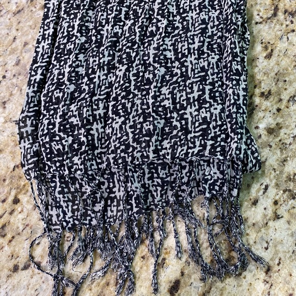 Lightweight Black and White Long Patterned Scarf with Fringe - Picture 5 of 5